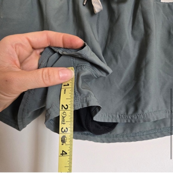 - Vuori Size Small Seafoam Green Relaxed Lines Athletic Casual Short Shorts - Picture 5 of 5